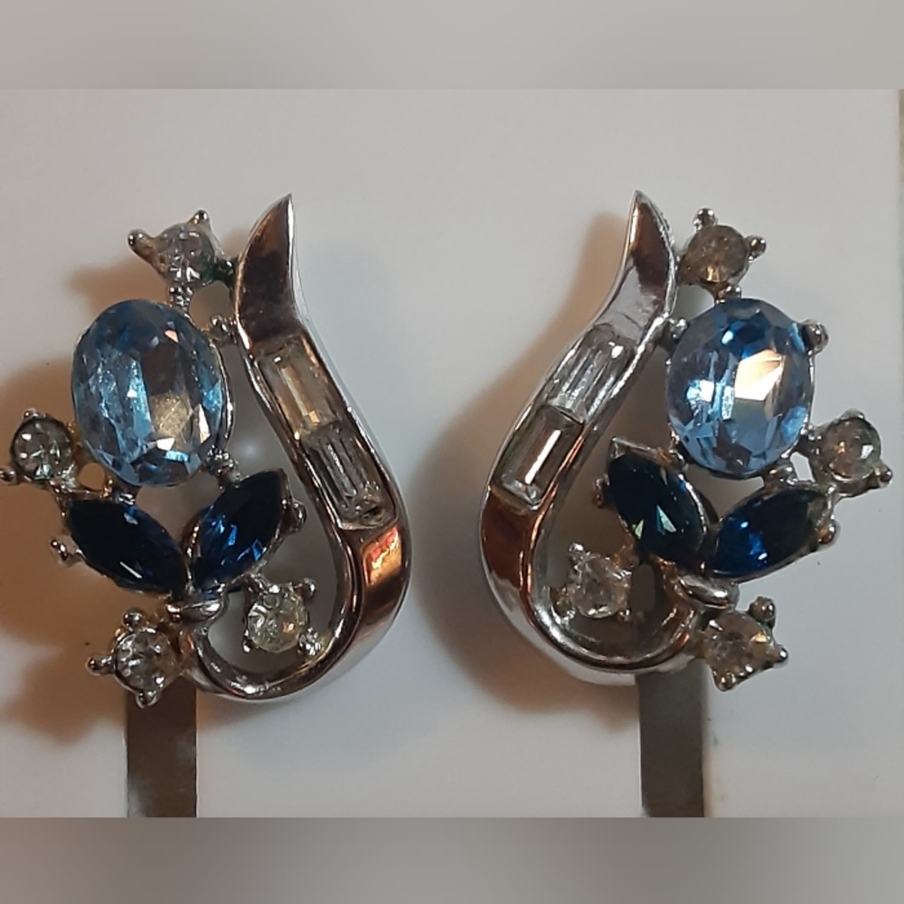 TRIFARI A. Philippe c1930 to 50 BLUE & CLEAR FLORAL EARRINGS Design Pat Pend